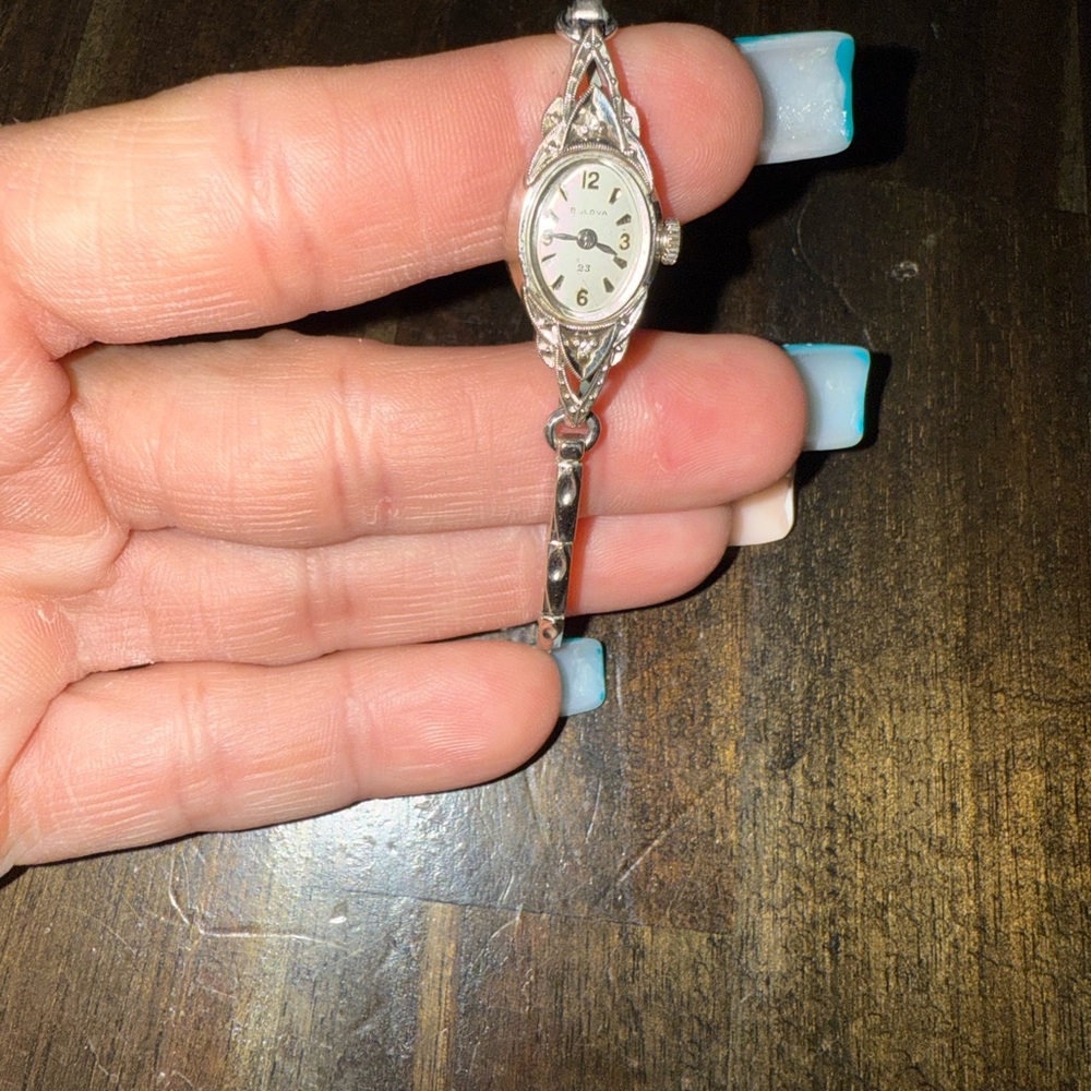Elegant Women's Silver Watch with Cream Dial
